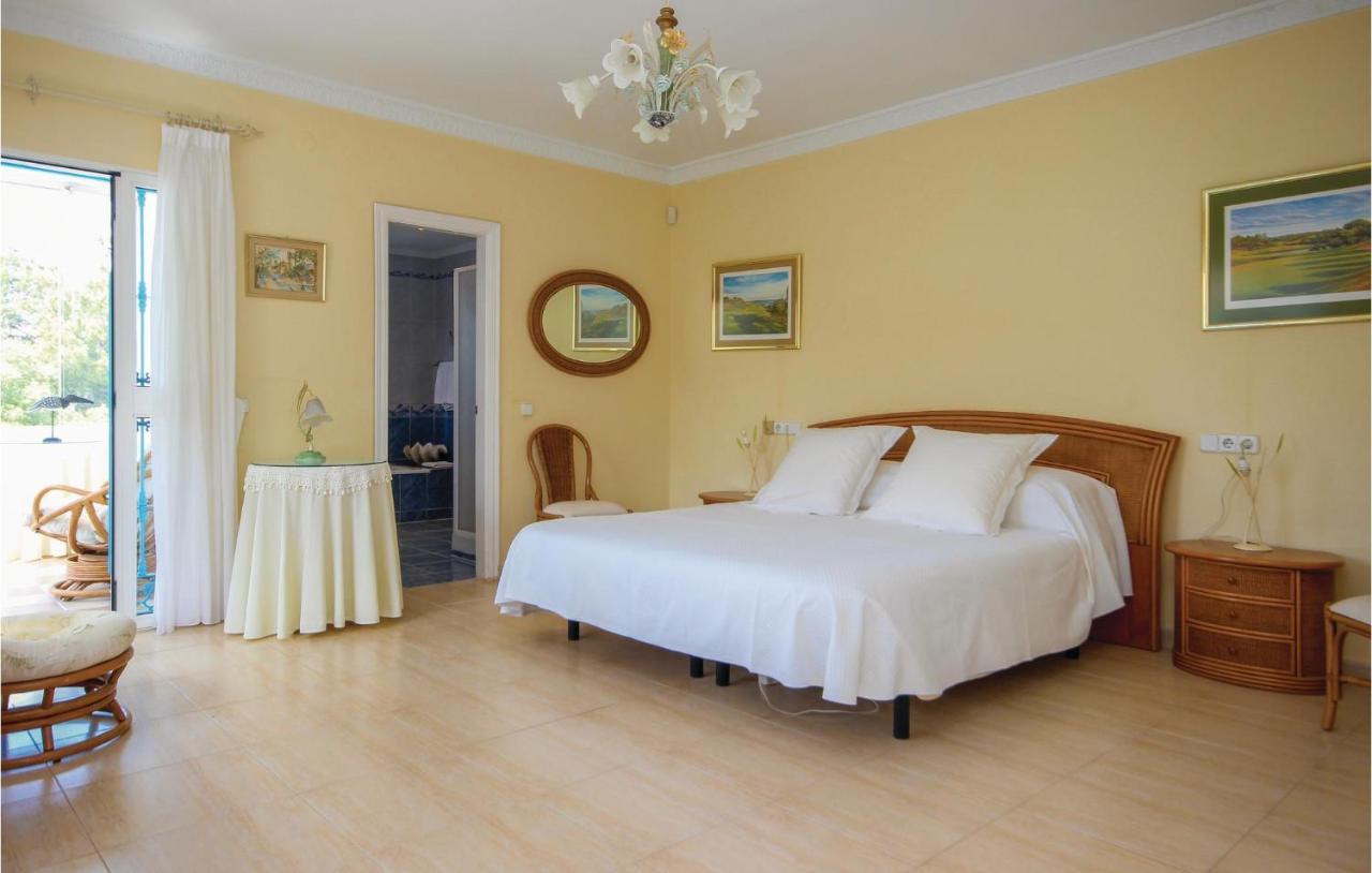 Gorgeous Apartment In Urb El Chaparral With Wifi Ла Кала де Михас Екстериор снимка