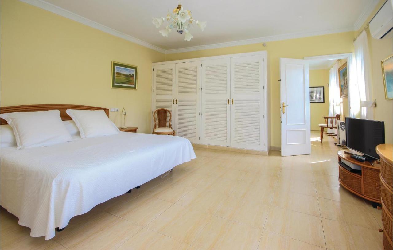 Gorgeous Apartment In Urb El Chaparral With Wifi Ла Кала де Михас Екстериор снимка